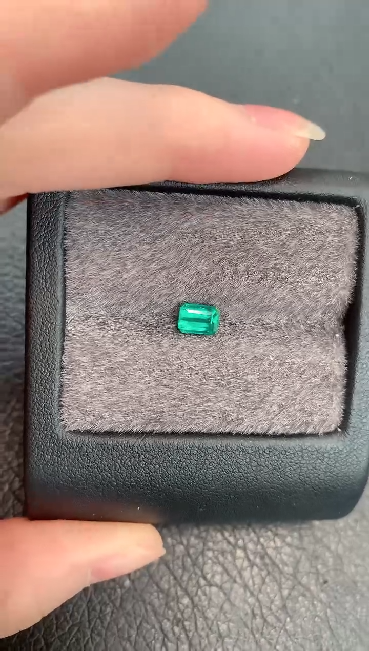 【闪购商品】祖母绿裸石未镶嵌0.85ct