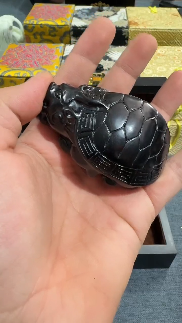 未镶嵌和田玉（墨玉）挂件和田 墨玉霸下把件