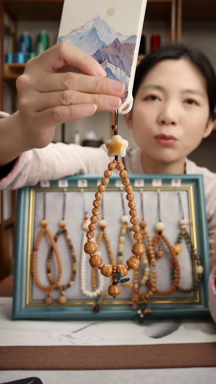 菩提吊坠手机链-8mm龙脊（无相）- 象牙果星星