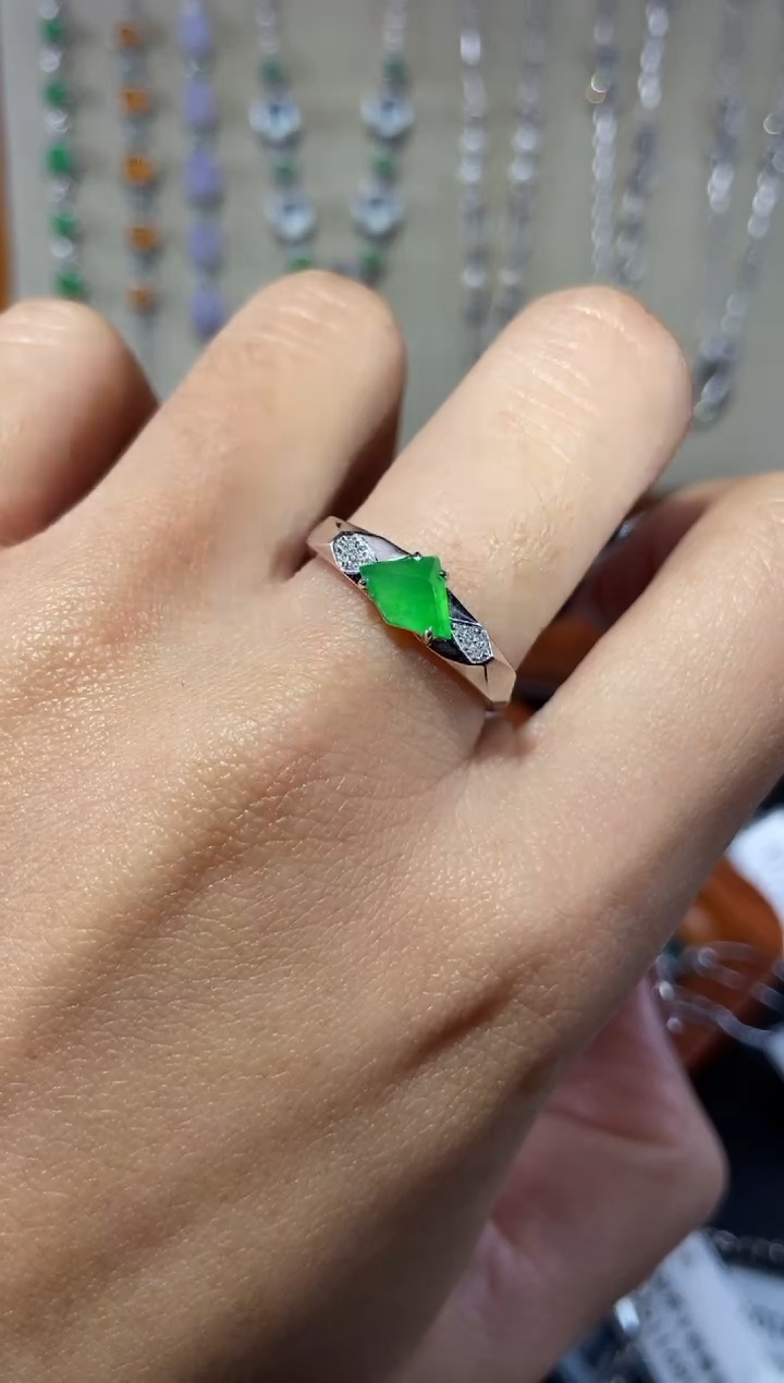 【闪购商品】翡翠戒指18K金镶嵌戒指