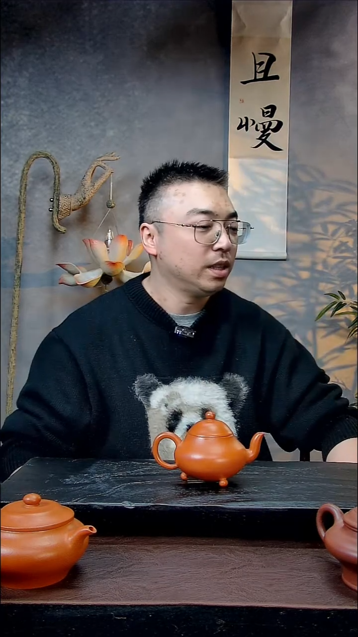 茶壶朱泥三足矮梨