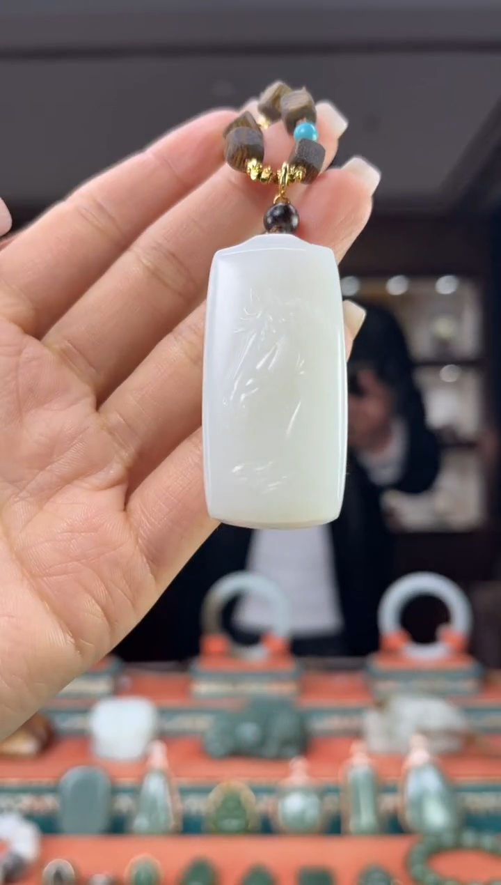 颈饰未镶嵌和田玉佩佩