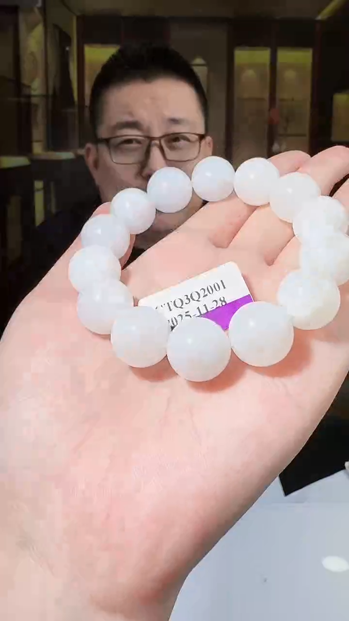 定制和田玉玉润名家天然和田玉（拍一发一）