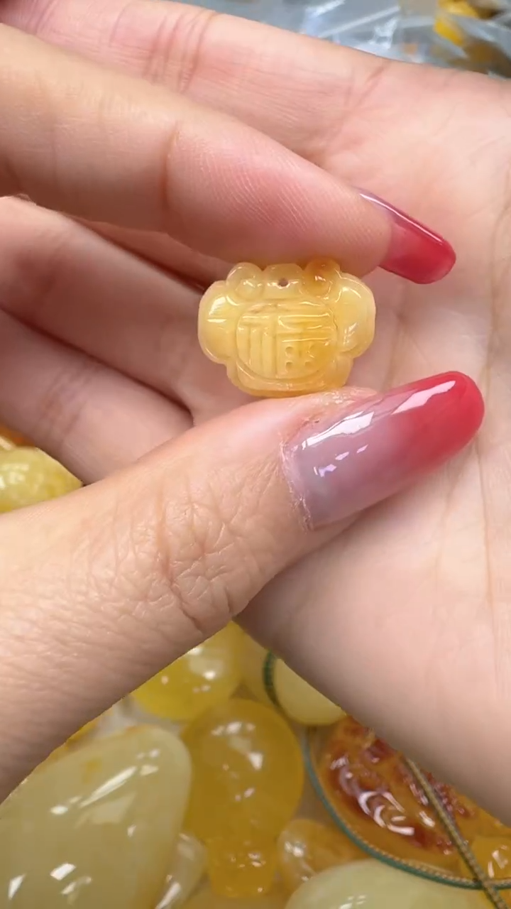 裸石琥珀未镶嵌如图