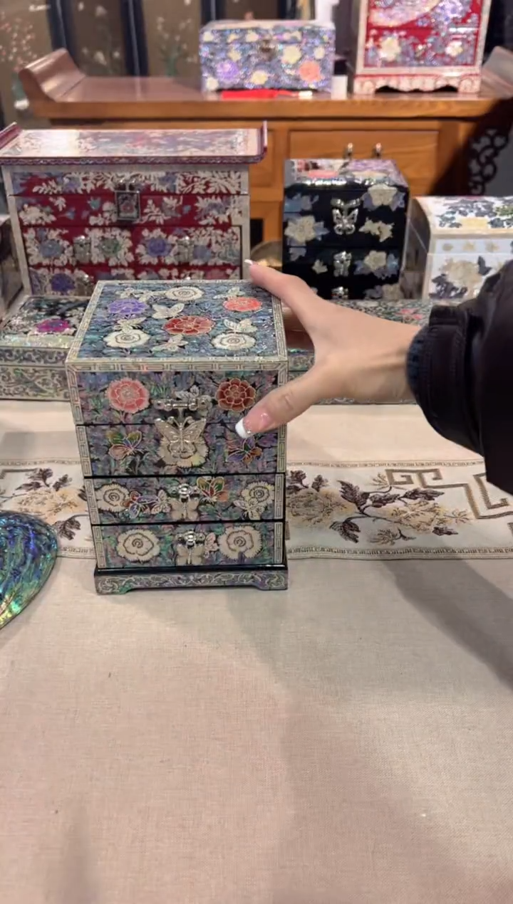 【闪购商品】三层黑底白边.弘贝雅螺钿漆器文化馆