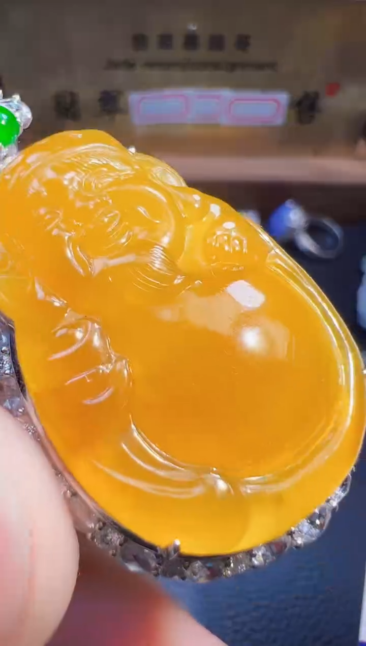 翡翠18K金镶嵌颈饰翡翠