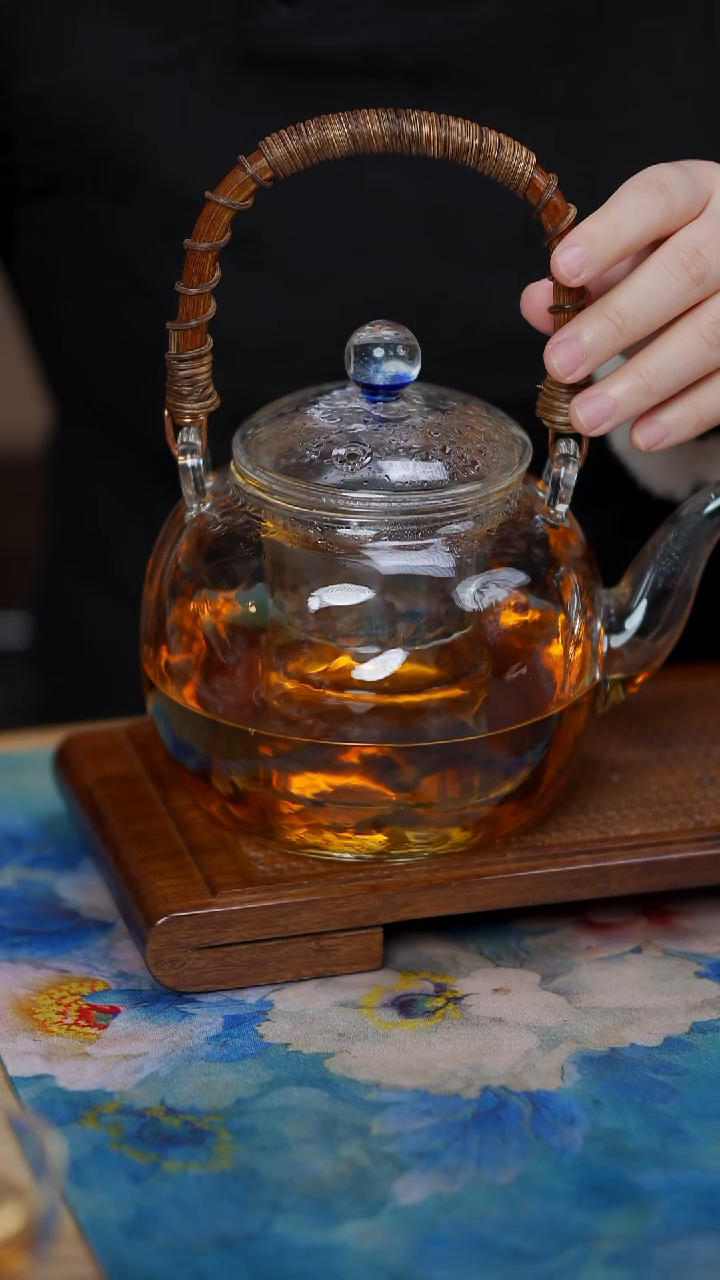 藤编 提梁蒸煮壶      