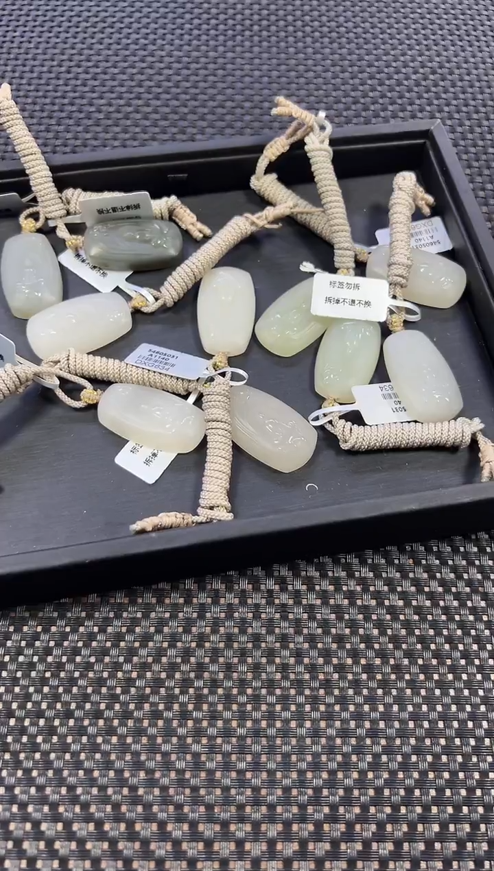 颈饰未镶嵌和田玉多样性发一件