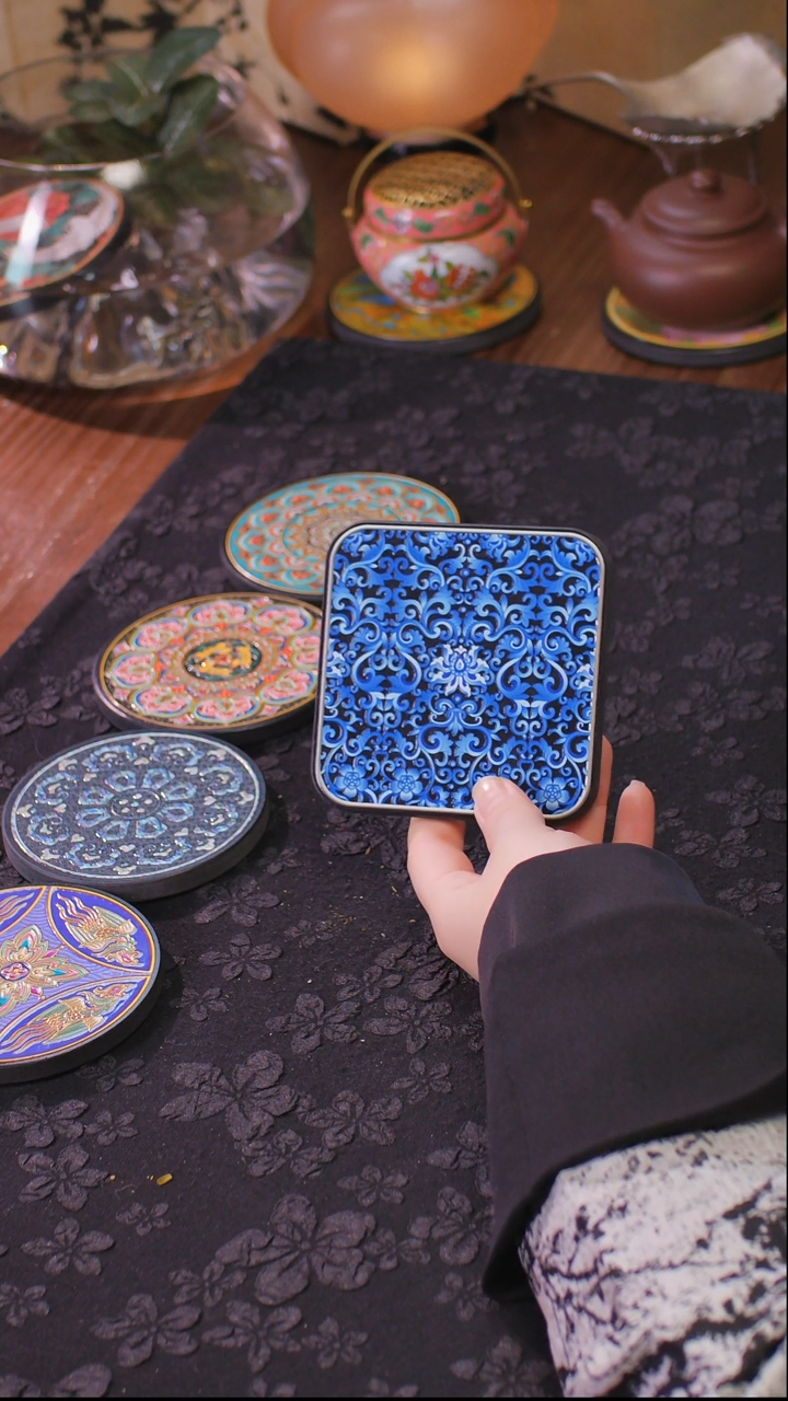 壹藏贰宝蓝宝相图案杯垫一片