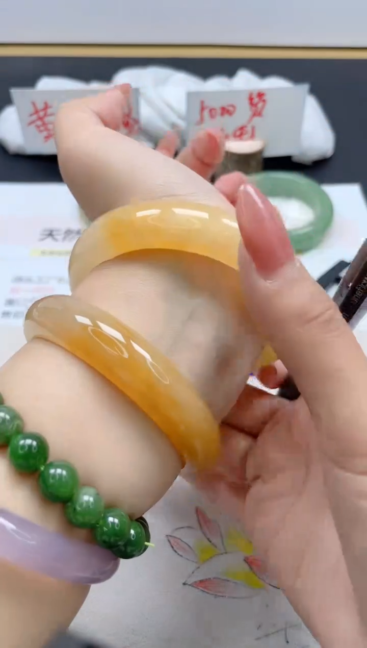 【闪购商品】石英质玉手镯未镶嵌65/61