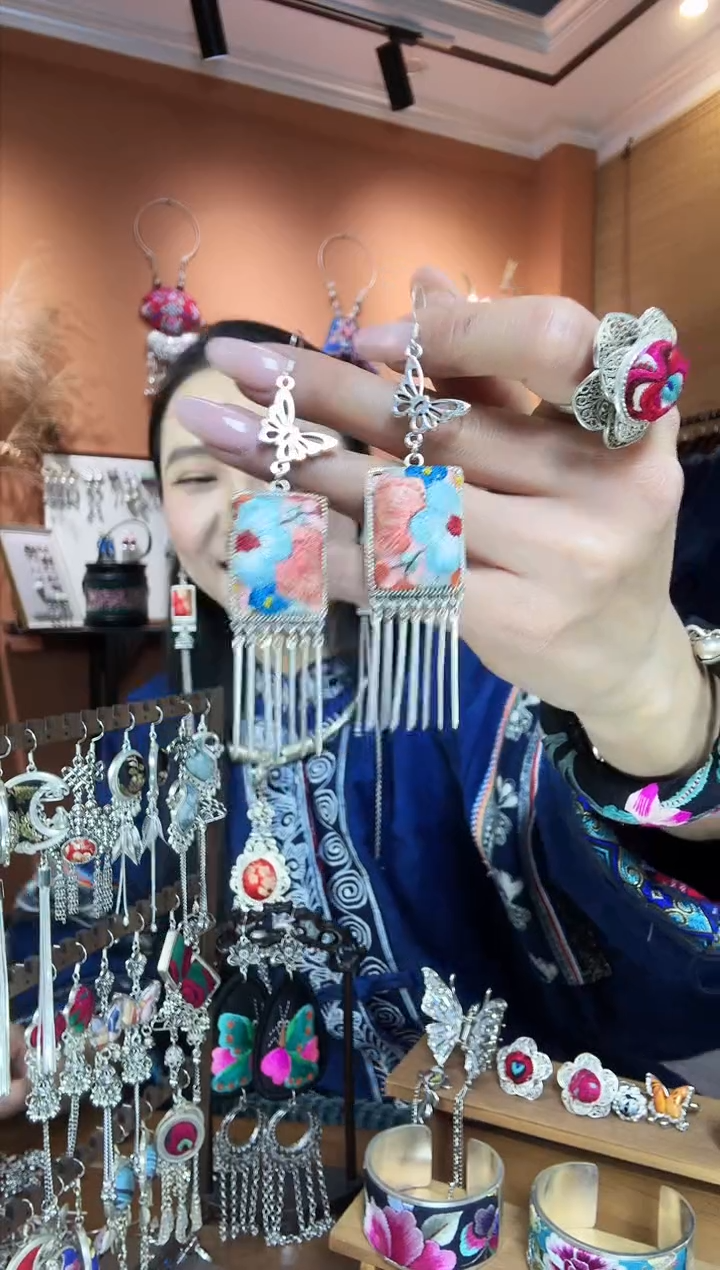 【闪购商品】刺绣纯手工民族风耳环