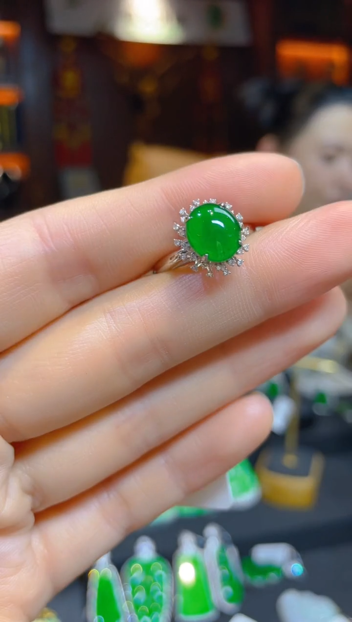 【闪购商品】翡翠戒指18K金镶嵌112054天然A货翡翠蛋面戒指