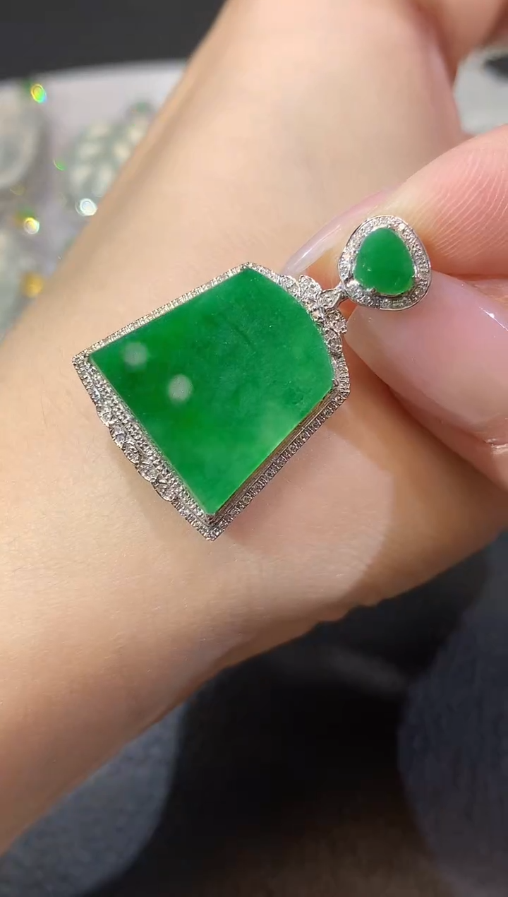 翡翠18K金镶嵌吊坠(不含链)A49 多样性发货一件