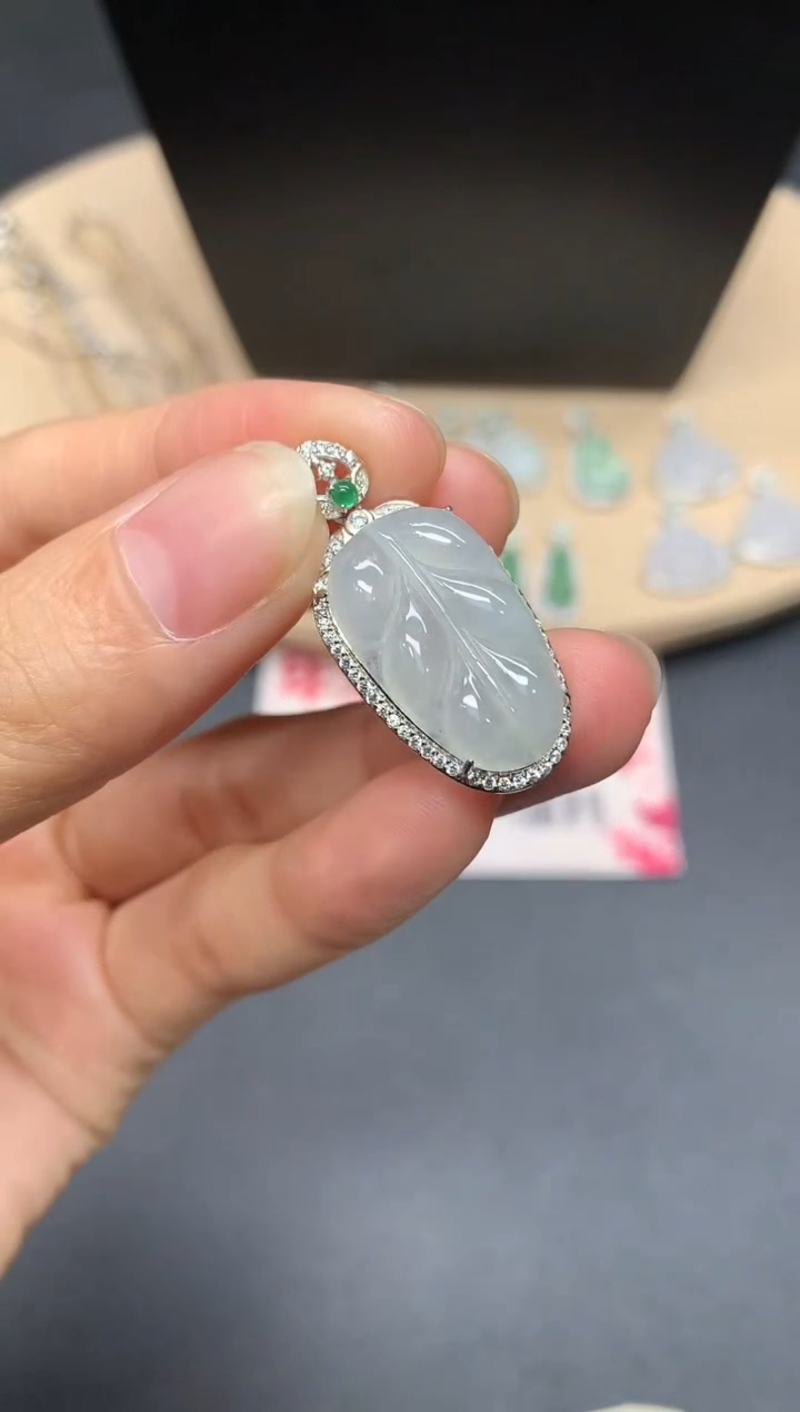 【闪购商品】翡翠吊坠(不含链)银S925镶嵌叶子【多样性发其一】