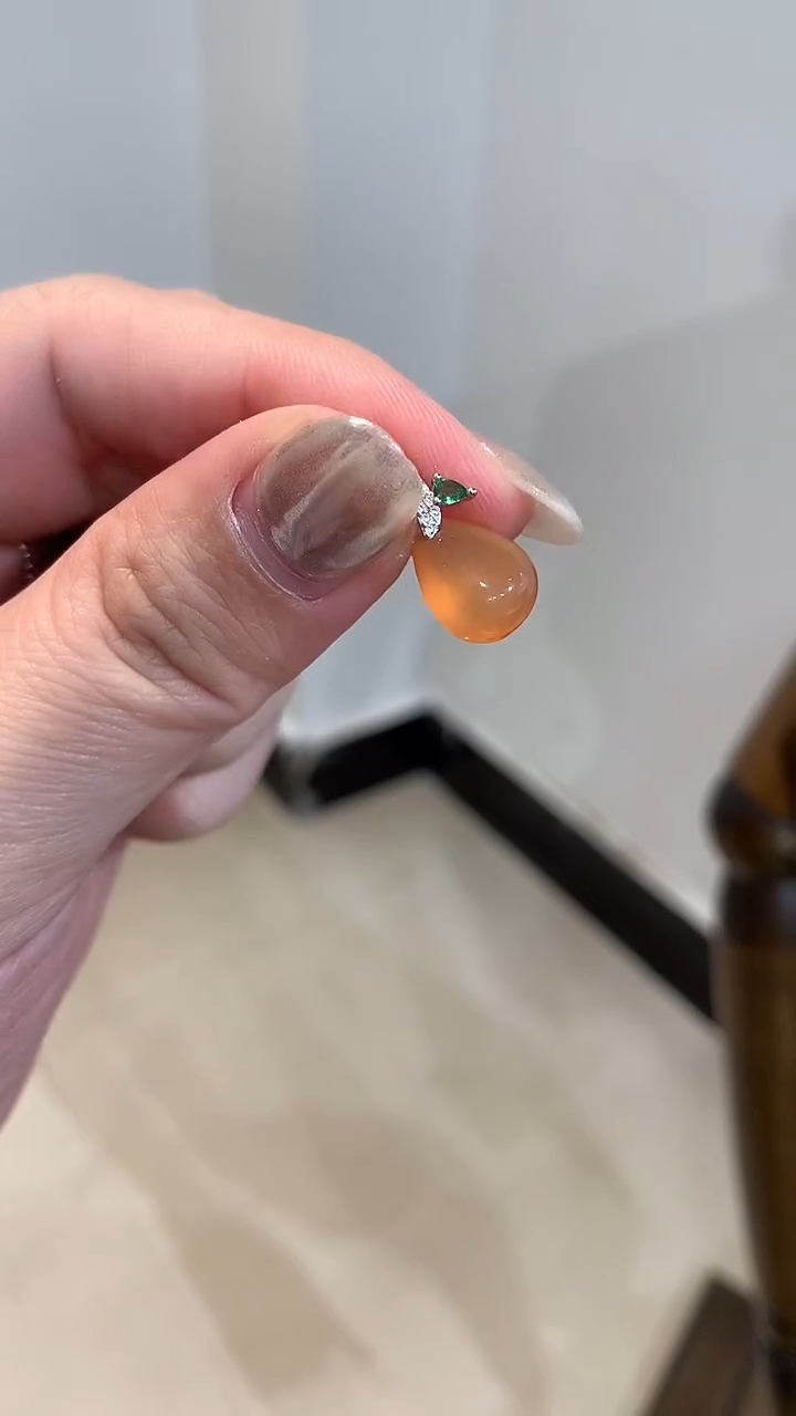 未镶嵌蛇纹石玉吊坠(不含链)水滴