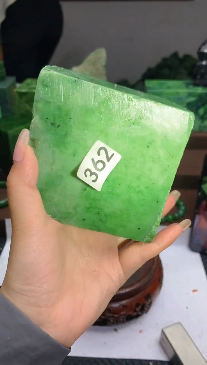 和田玉（碧玉）未镶嵌珠宝半成品1