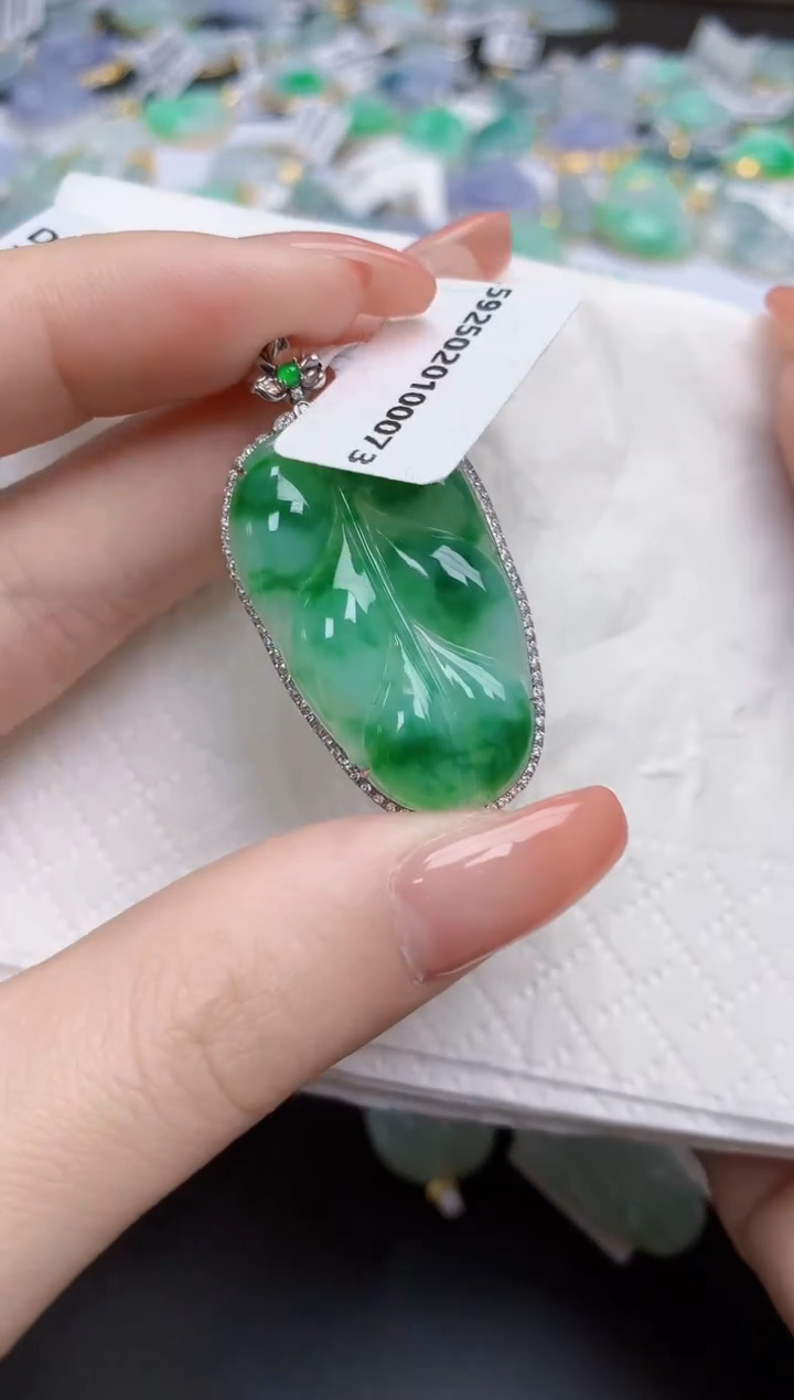 【闪购商品】翡翠颈饰18K金镶嵌天然缅甸翡翠A货