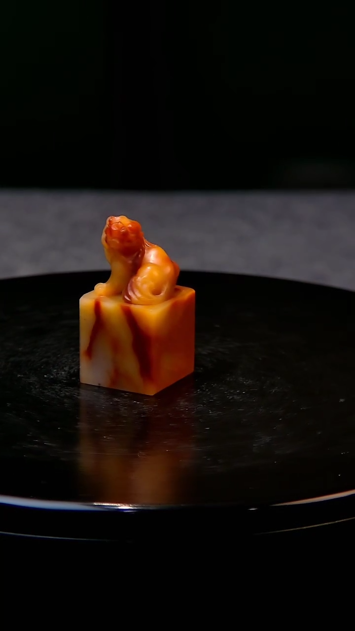 【闪购商品】寿山石三彩芙蓉瑞兽钮