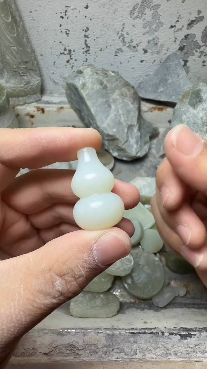 吊坠(赠链)未镶嵌和田玉葫芦 