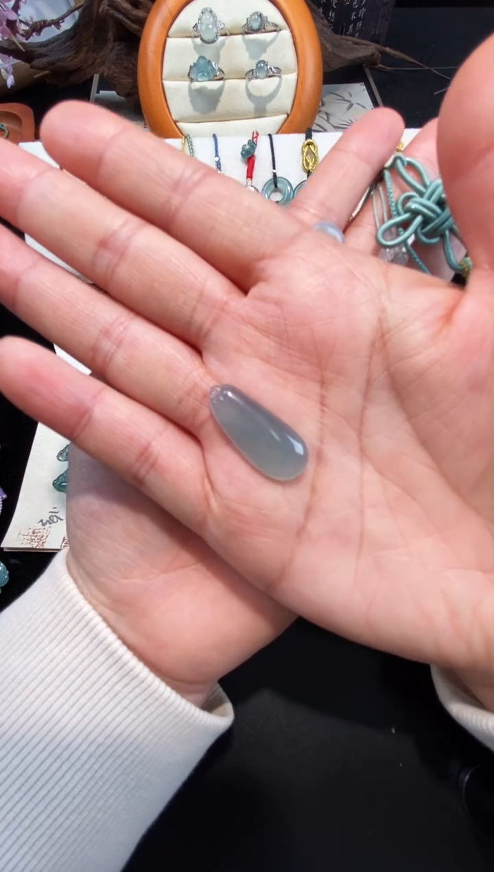 【闪购商品】翡翠颈饰未镶嵌福瓜裸石打孔镶嵌请联系客服