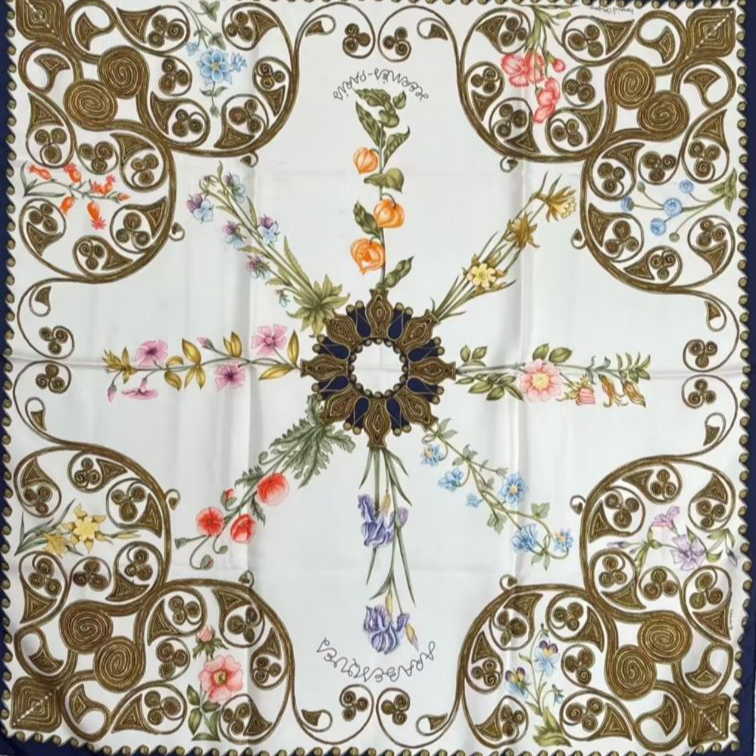 99新 Hermes/爱马仕 海囤J/爱马仕/勾丝.表面污渍/丝巾/fm184708