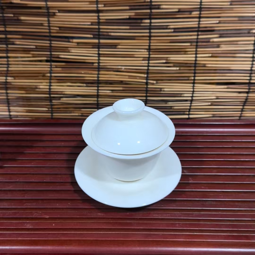 27 羊脂玉马蹄盖碗亮面