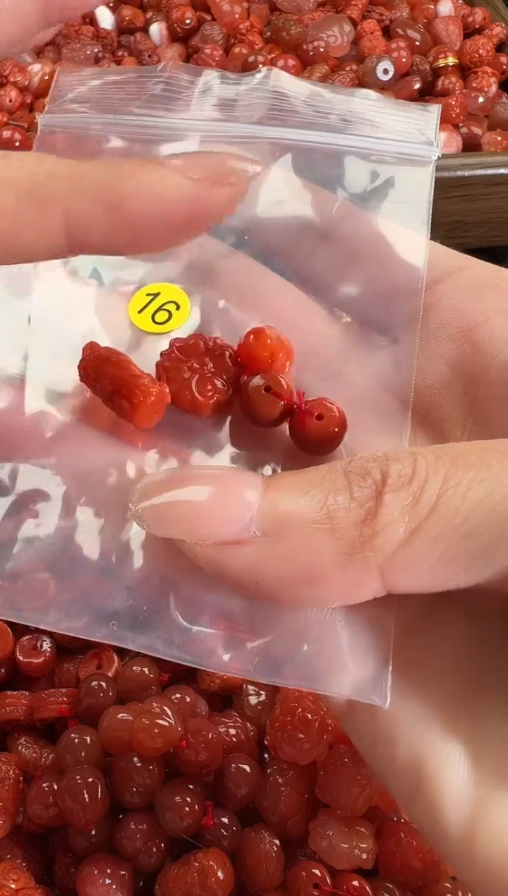 颈饰未镶嵌南红玛瑙1