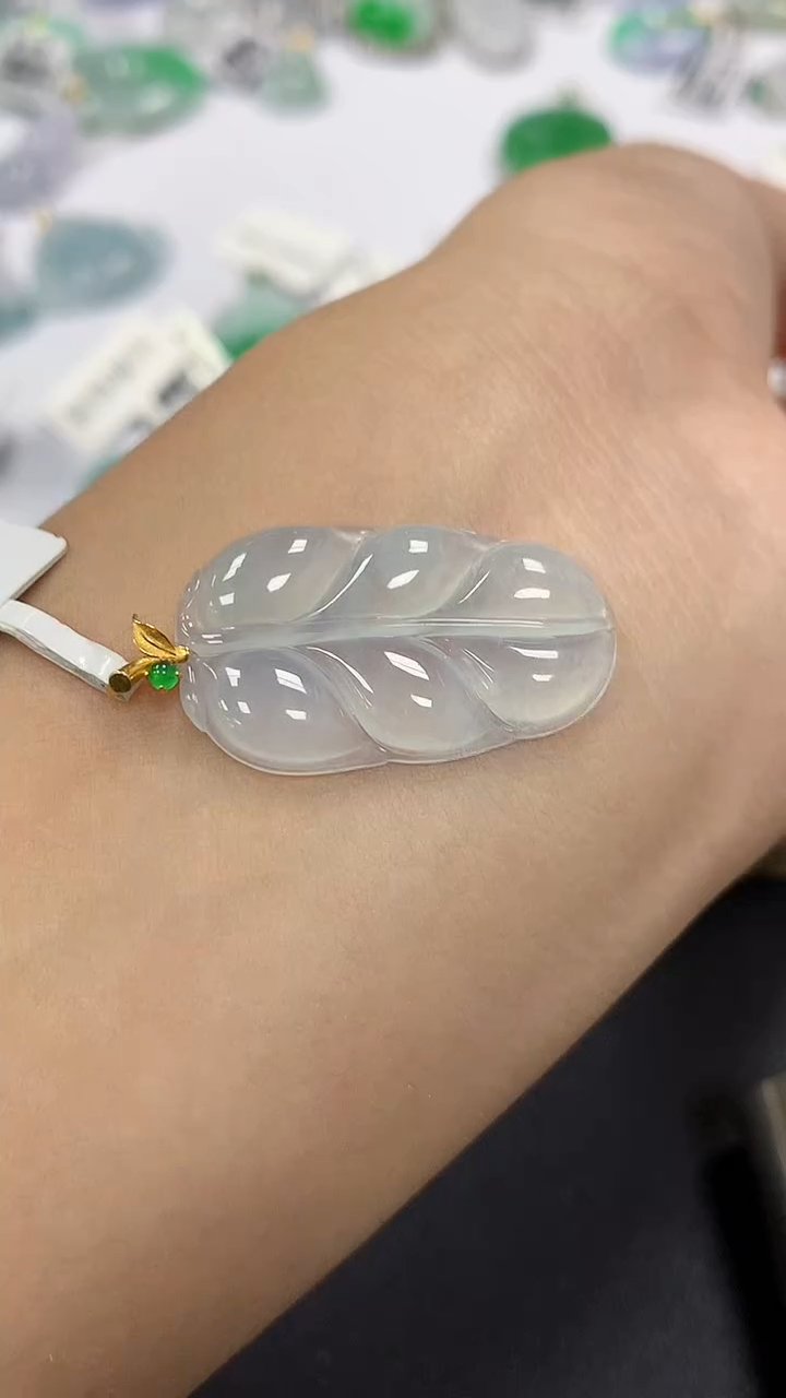 颈饰18K金镶嵌翡翠a货假一赔三支持复检百元上9元证书费自理