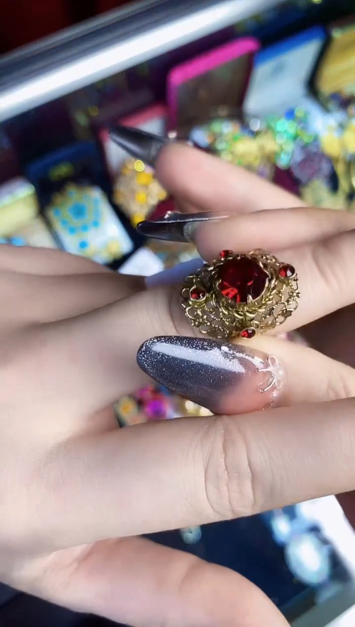 瓷片楚楚中古珠宝甄选不退换