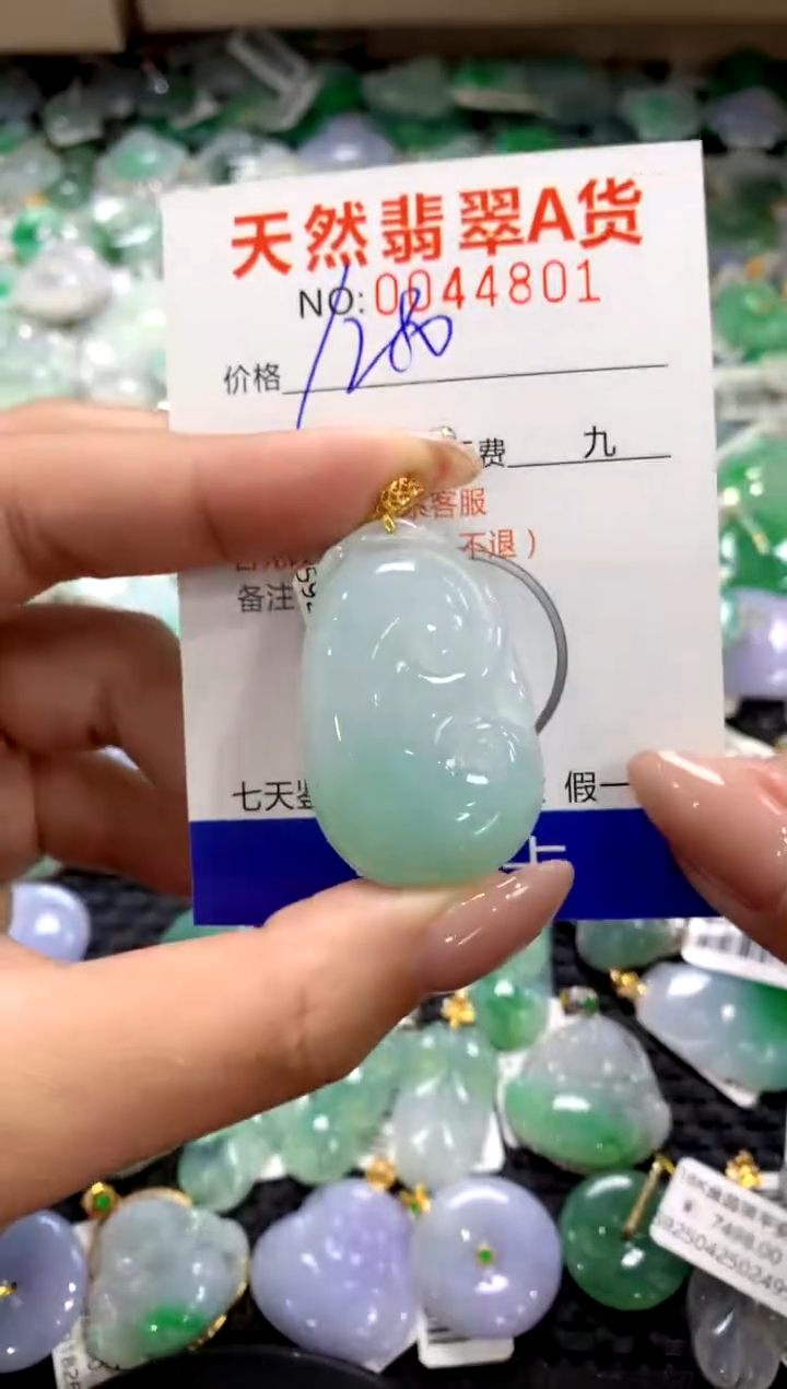 颈饰18K金镶嵌翡翠1111111111111111