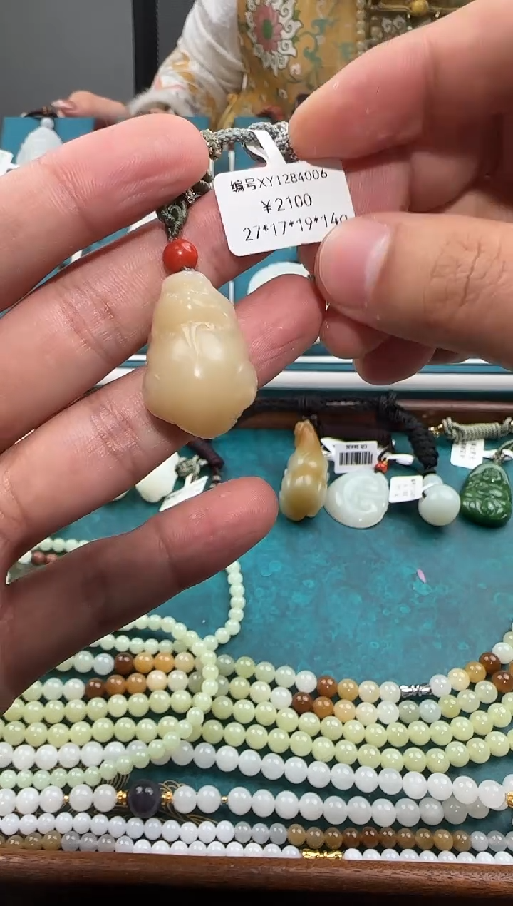 颈饰未镶嵌和田玉吊坠 XY