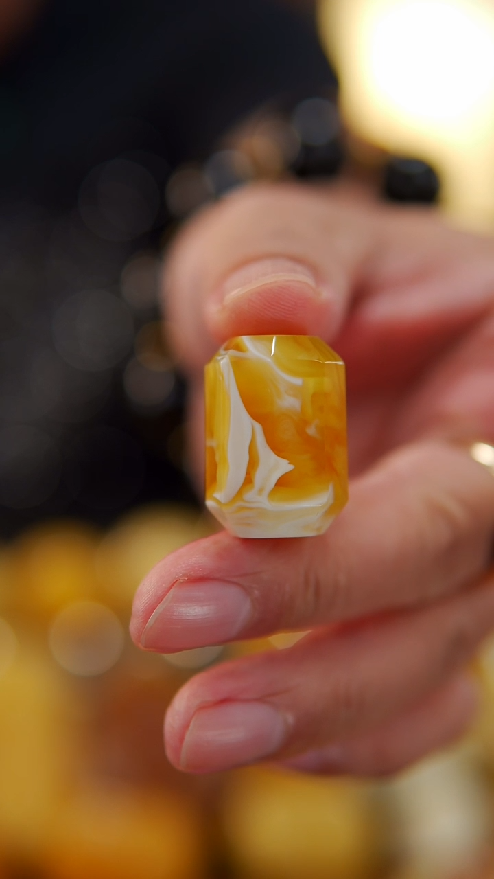 【闪购商品】蜜蜡颈饰未镶嵌金瓷白桶珠8.07