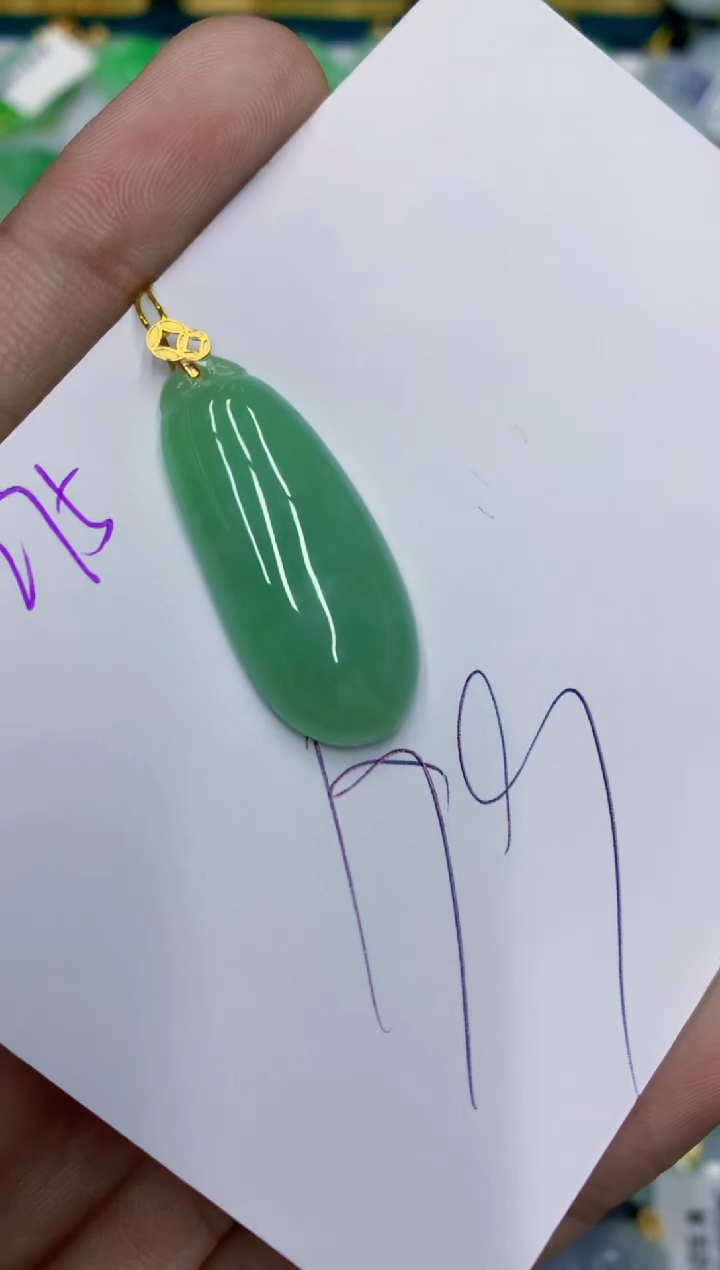 翡翠18K金镶嵌颈饰1111111111