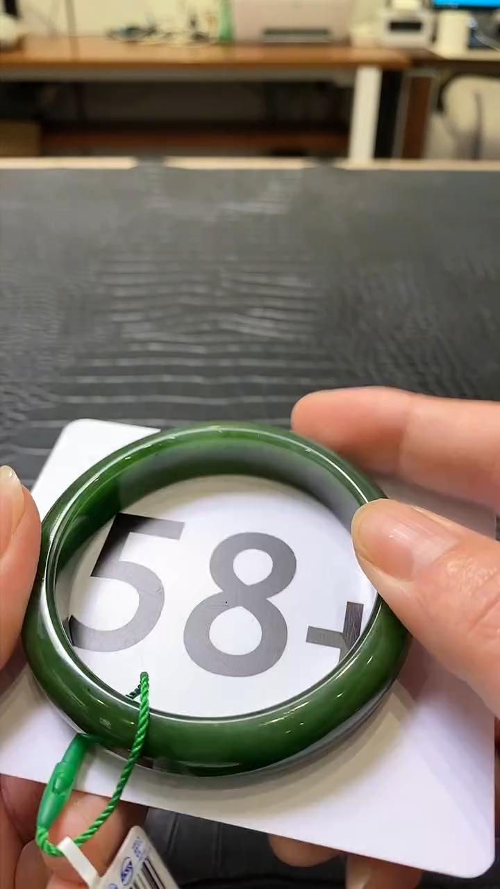 【闪购商品】和田玉碧玉手镯未镶嵌一个