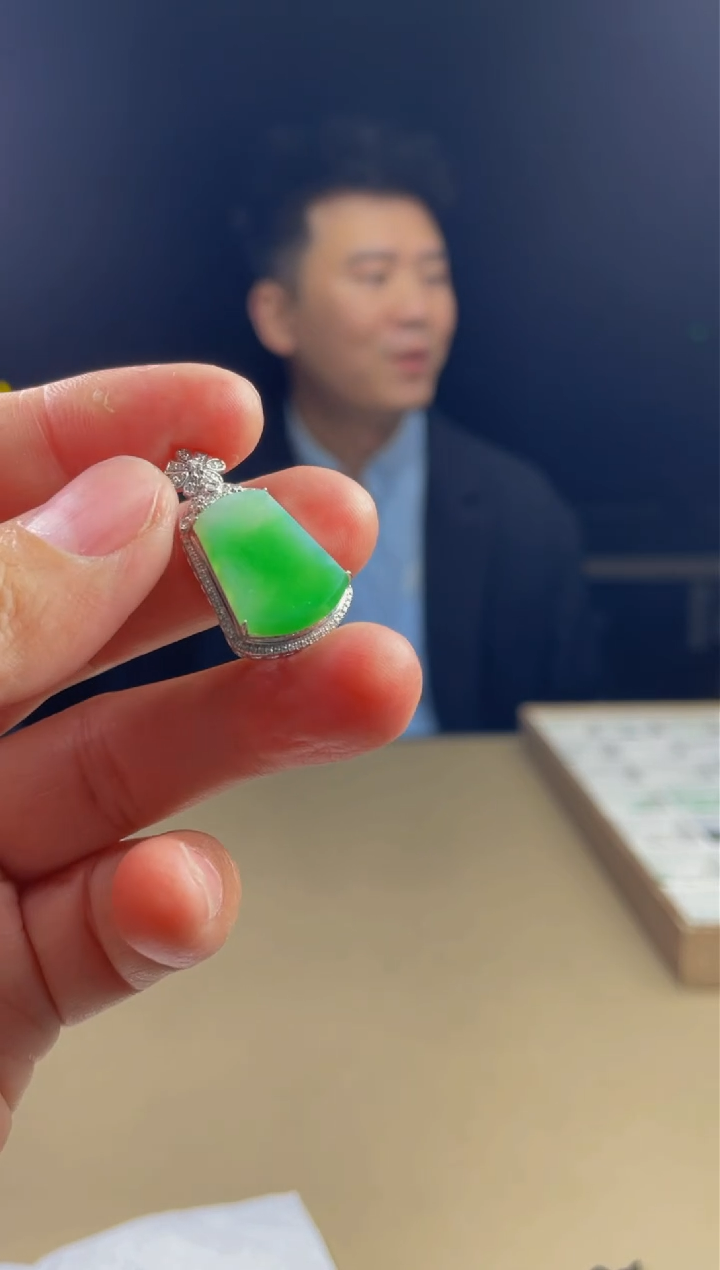 【闪购商品】定制翡翠18K金镶嵌        1630