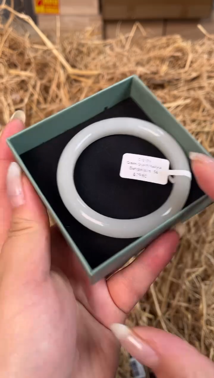 未镶嵌手镯石英质玉C-0194