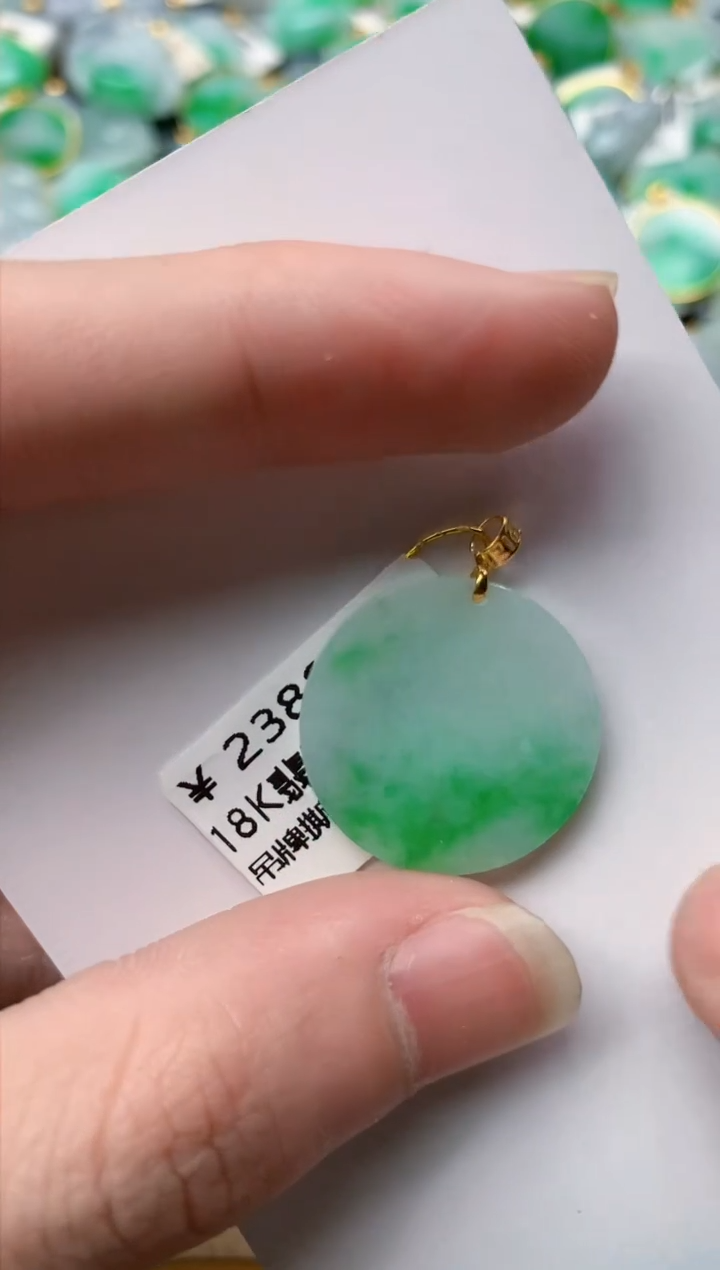 【闪购商品】翡翠颈饰18K金镶嵌21.........