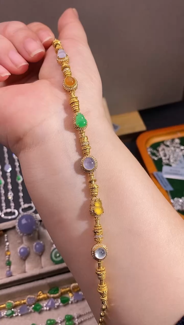 18K金镶嵌手链翡翠盘缠