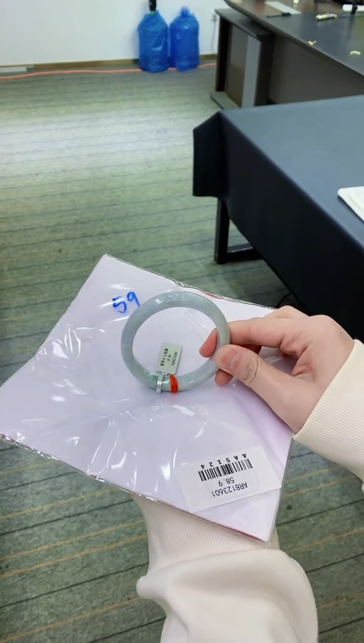 【闪购商品】翡翠手镯未镶嵌               