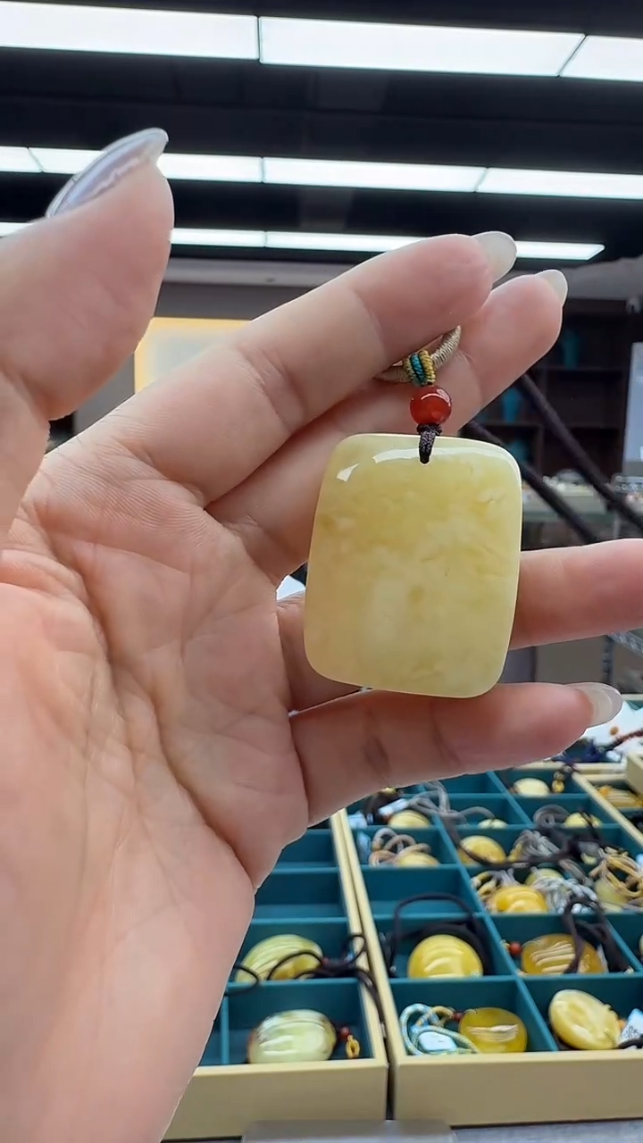 琥珀颈饰未镶嵌152秒拍号 假一罚三 