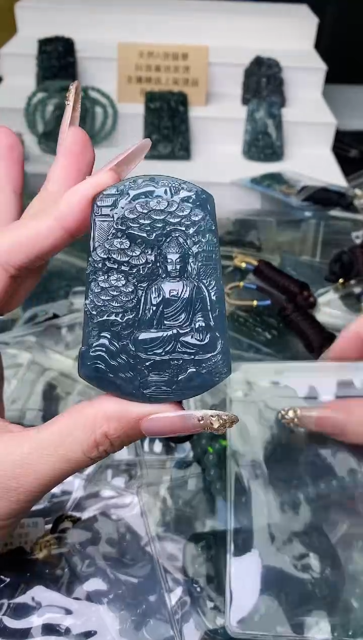 颈饰未镶嵌翡翠 