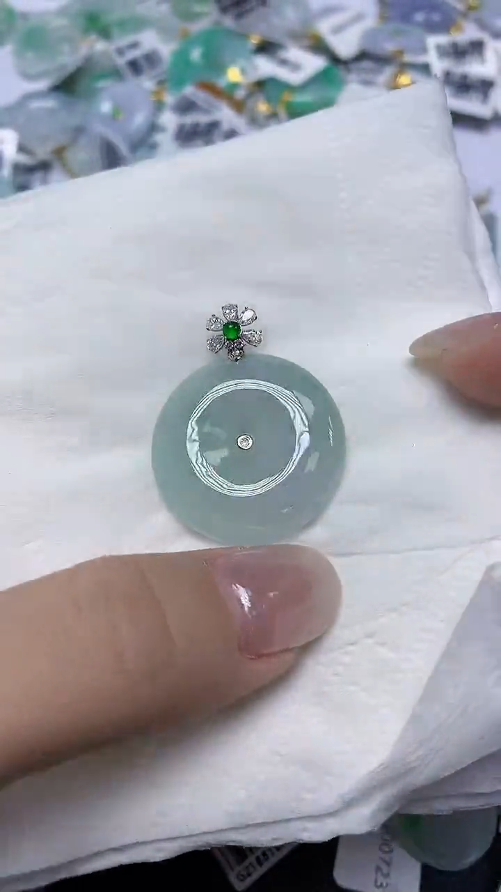 翡翠18K金镶嵌颈饰天然缅甸翡翠A货