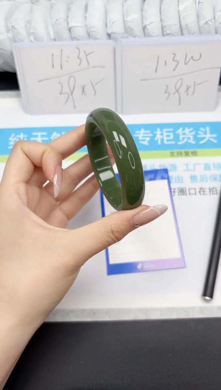 【闪购商品】石英质玉手镯未镶嵌229-59.1大波