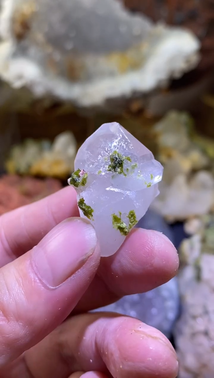 未镶嵌珠宝半成品水晶V**y四川美姑超七花园水晶