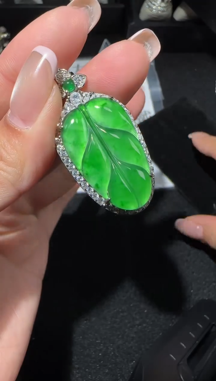 【闪购商品】翡翠吊坠(赠链)未镶嵌多样性发货拍一发一