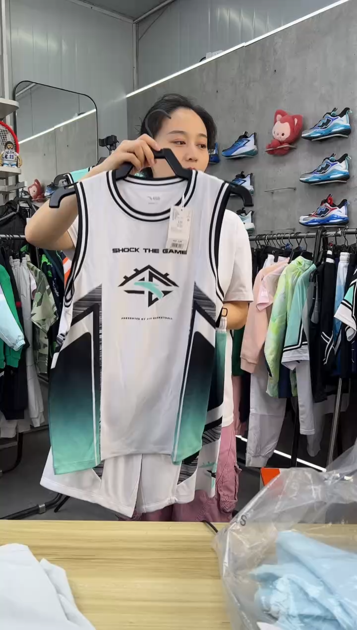 安踏儿童衣服尺码 ：160