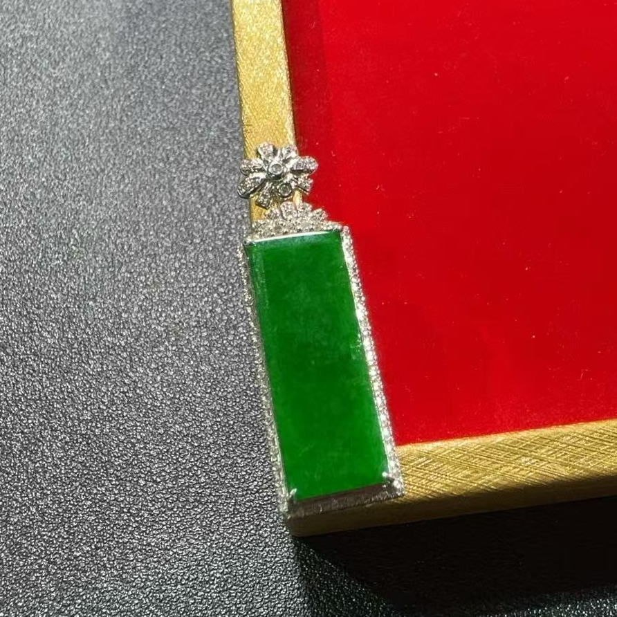 雅姐翡翠-18k金镶嵌翡翠颈饰