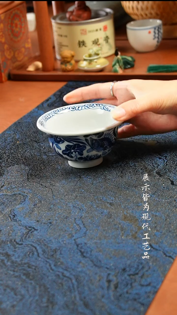 景德镇陶瓷鱼藻压手杯