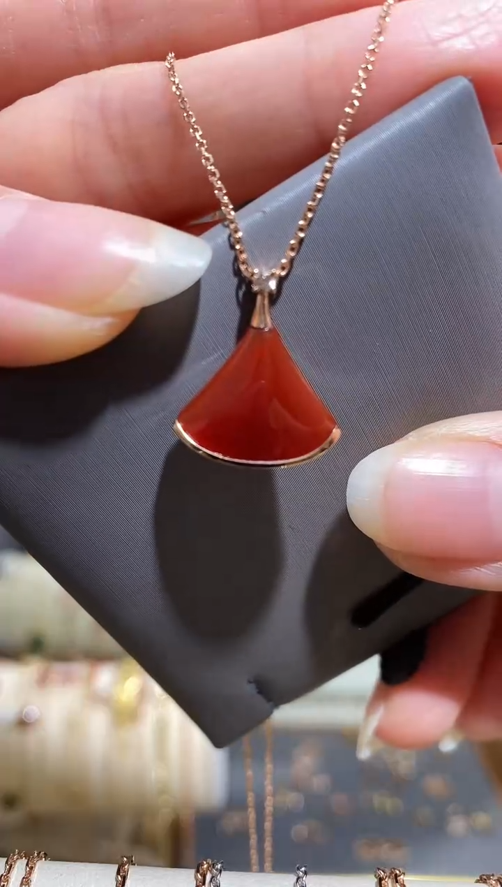 【闪购商品】玛瑙/玉髓项链18K金镶嵌项链