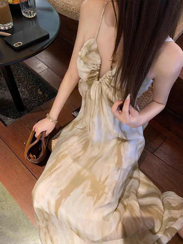 （福利1）挂脖咖色连衣裙